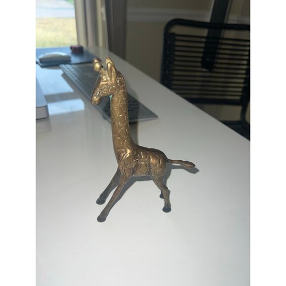 Mid -century Brass Giraffe Figurine. In Good Condition 7" tall - Picture 1 of 4